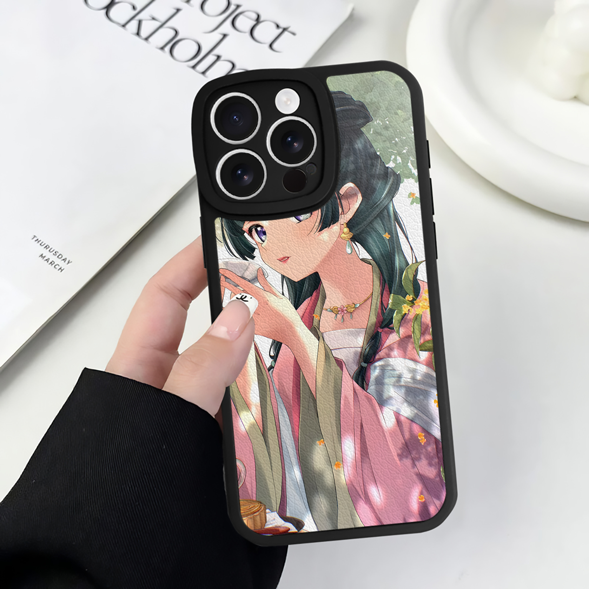 （画像用） 薬屋のひとりごと The Apothecary Diaries 【iPhone 16シリーズ対応】シリコンスマホケース（レザー調） 材質：シリコン